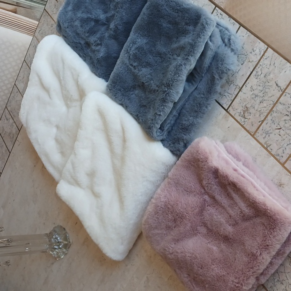 Pillow Cases 18x18" Faux Fur ...5 Cases,,see Description,all New - Picture 5 of 8